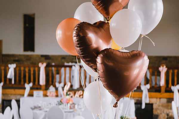 Ballons in Herzform in der Hochzeitslocation
